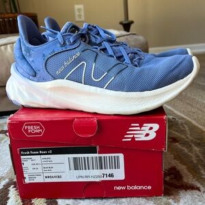 New Balance FREE w Purchase - Women's Fresh Foam ROAV V2 Sneaker